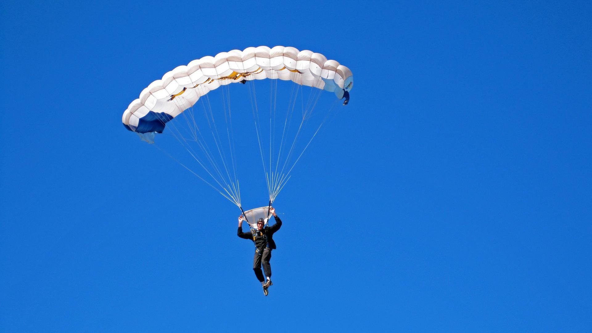 俱乐部青训选拔日活动吸引众多有潜力少年参与,足球青训俱乐部招生宣传