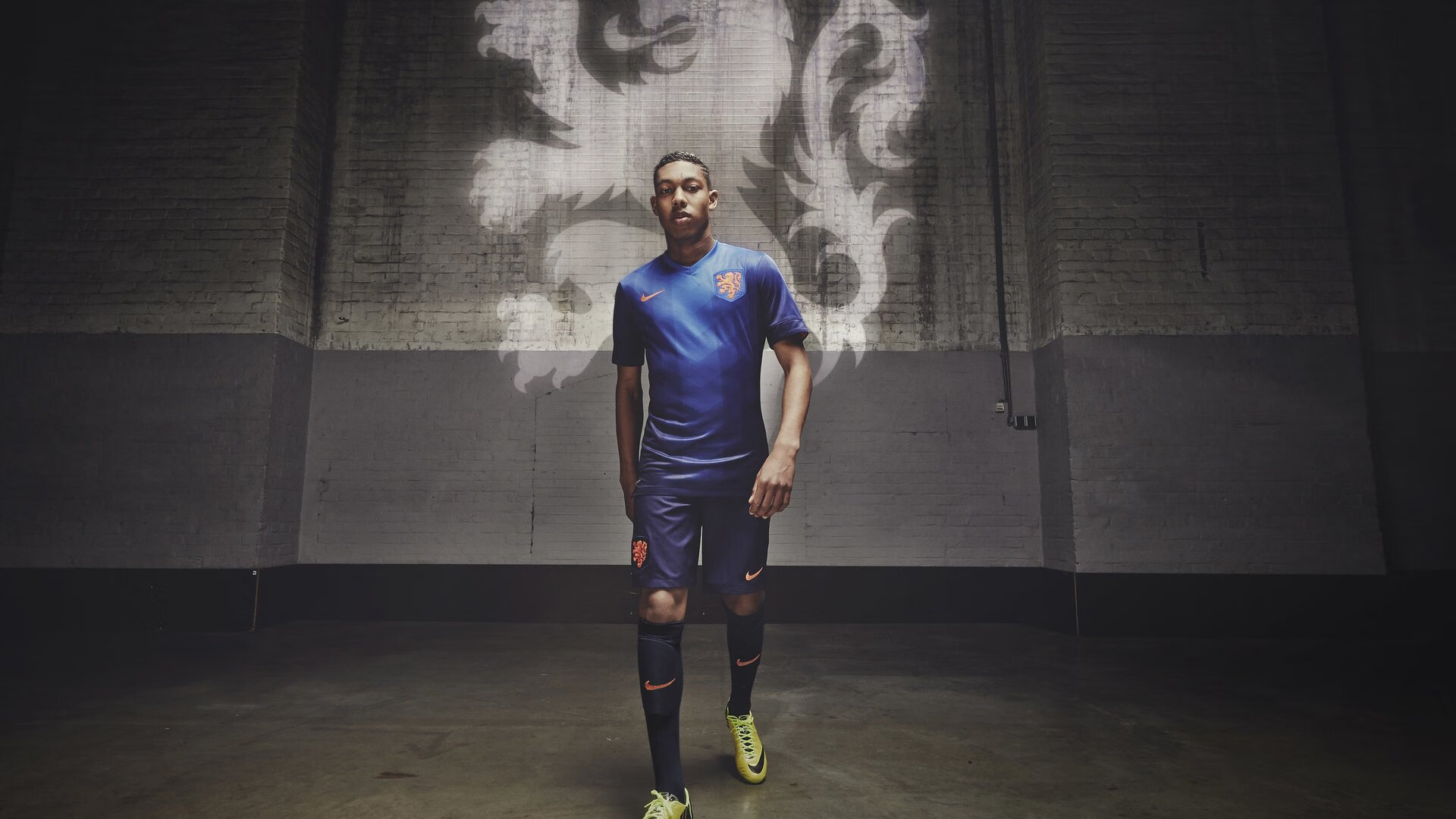 mk体育下载-拜仁全场节奏压制，凯恩越踢越顺，拜仁卡恩时期阵容